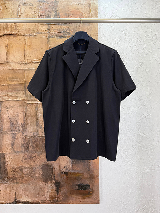 ルイヴィトン ダブルブレストの半袖スーツ