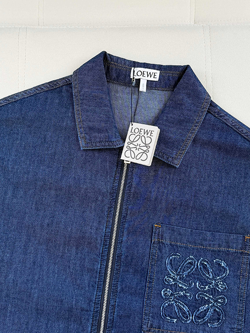 ロエベコピー パッチポケット付き刺繍入りジッパーデニムジャケット