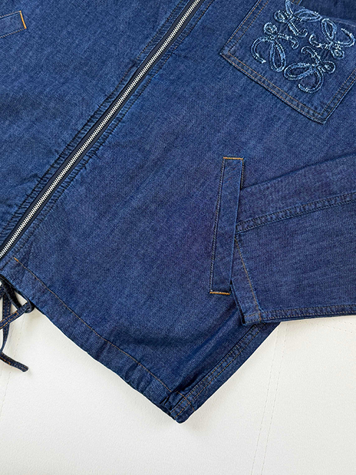 ロエベコピー パッチポケット付き刺繍入りジッパーデニムジャケット