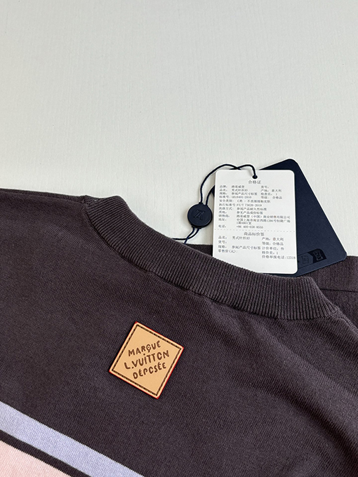 ルイヴィトン偽物 カラーブロックのストライプ柄に文字ロゴ刺繍ニット半袖Tシャツ