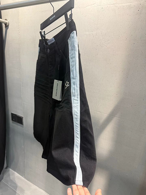 バレンシアガスーパーコピー BALENCIAGA カラーブロックロゴ入りデニムショーツ