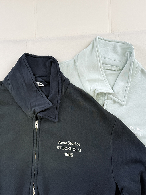 アクネストゥディオズ Acne Studios ヴィンテージ風のダメージマイクロロゴプリントのラペルジップアップジャケット