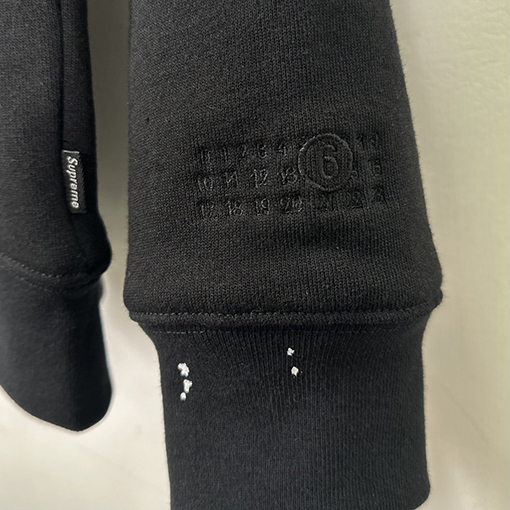 シュプリーム X マルタンマルジェラスーパーコピー SUPREME コラボレーションインクスプラッター刺繍ジップアップパーカー