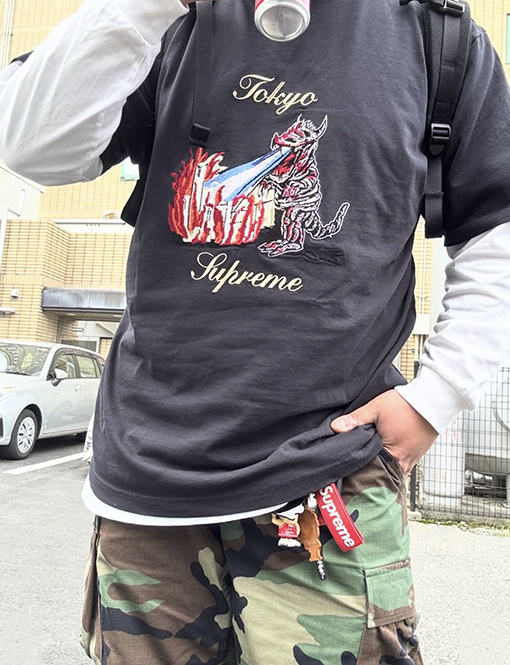 シュプリーム偽物 SUPREME 東京刺繍モンスター半袖Tシャツ