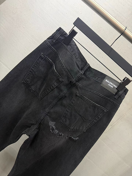 バレンシアガ ダメージと色褪ダメージジーンズ