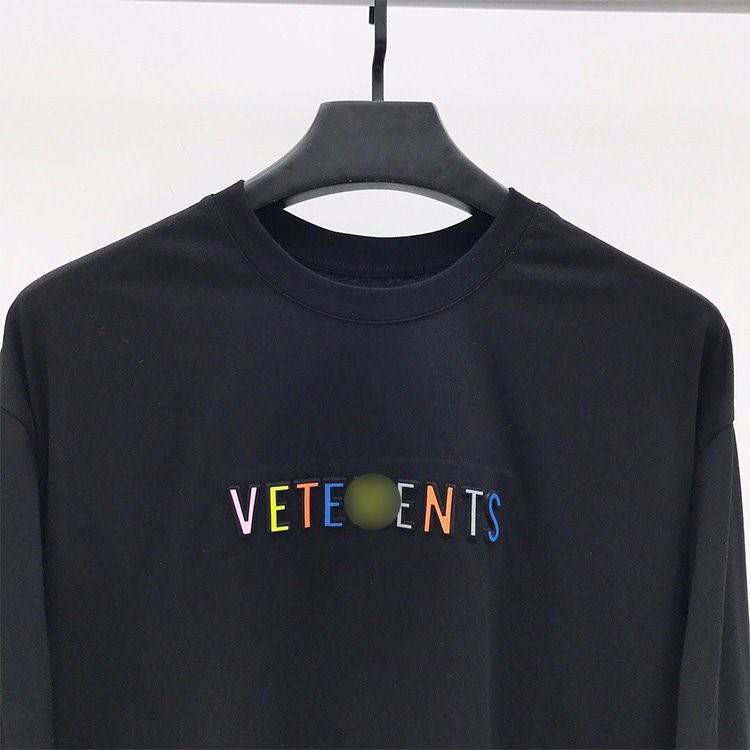 【ヴェトモンVETEMENTS】メンズ レディース 長袖　Tシャツ  