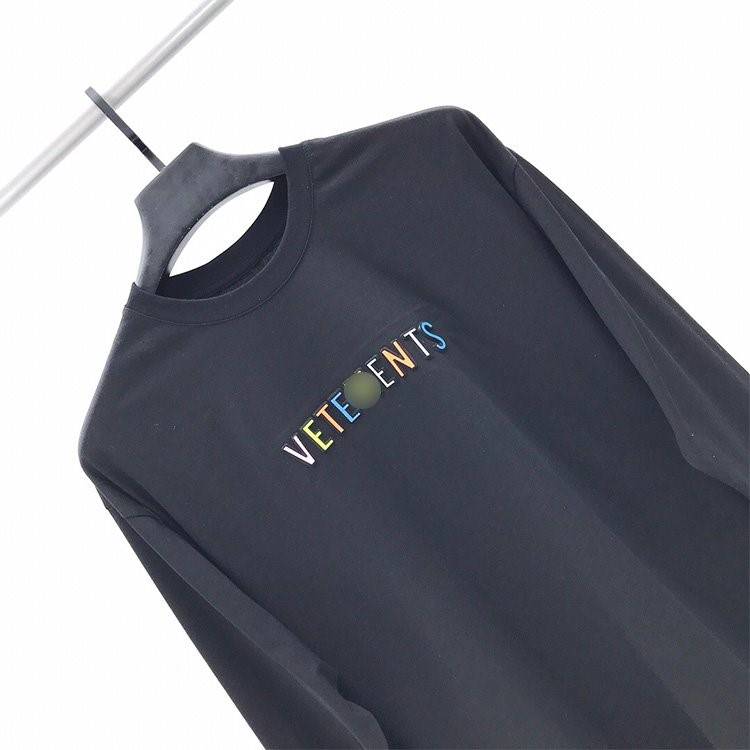 【ヴェトモンVETEMENTS】メンズ レディース 長袖　Tシャツ  