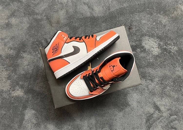 【ナイキ】 AJ1  Mid "Turf Orange" メンズ レディース  スニーカー  